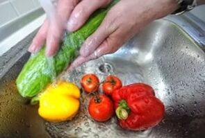 washing vegetables to prevent parasitic infection